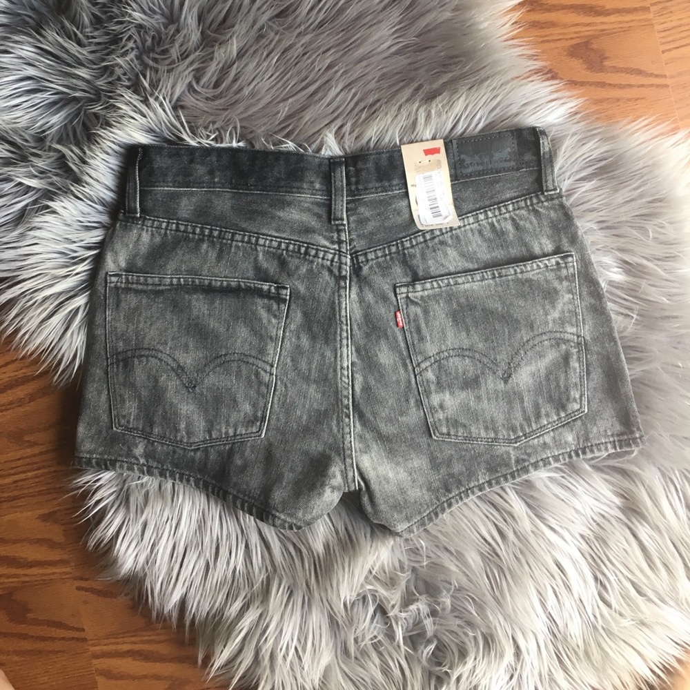 💥ONE DAY SALE💥NWT Levi High Waisted Shorts