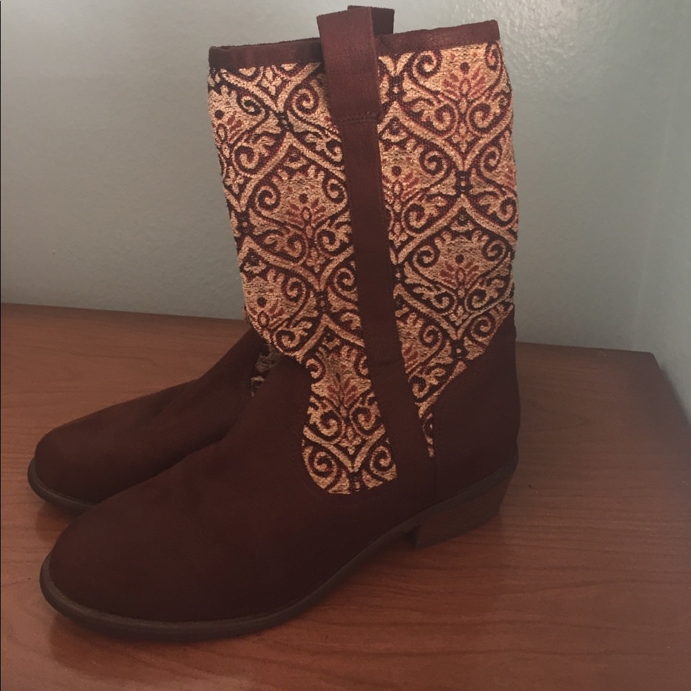 ✨✨Skechers Boots! Super Unique! ✨✨