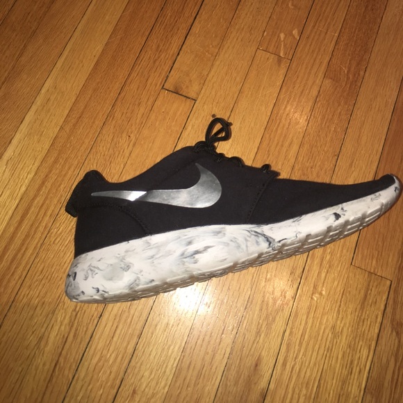 Nike Black speckled roshes Size 8 1/2 - Picture 2 of 4