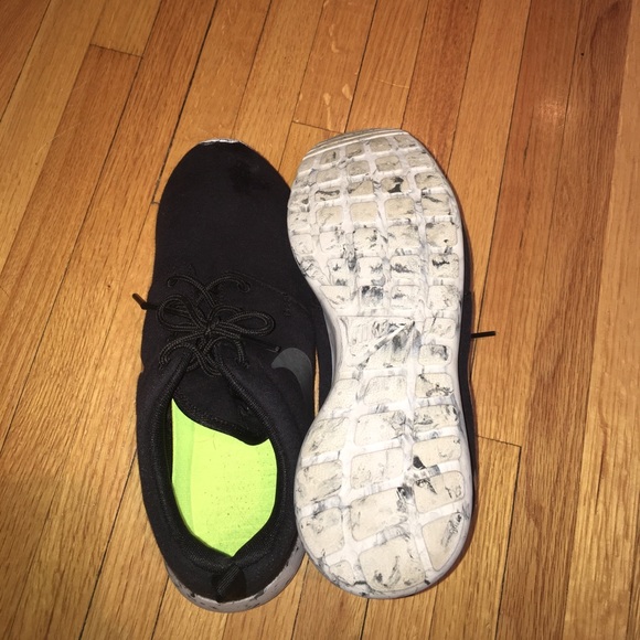 Nike Black speckled roshes Size 8 1/2 - Picture 3 of 4