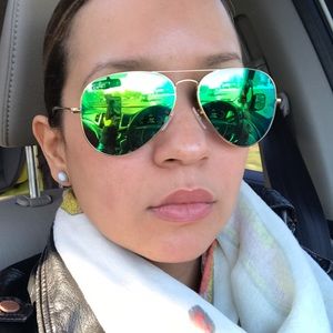 Meet your Posher, Marcia