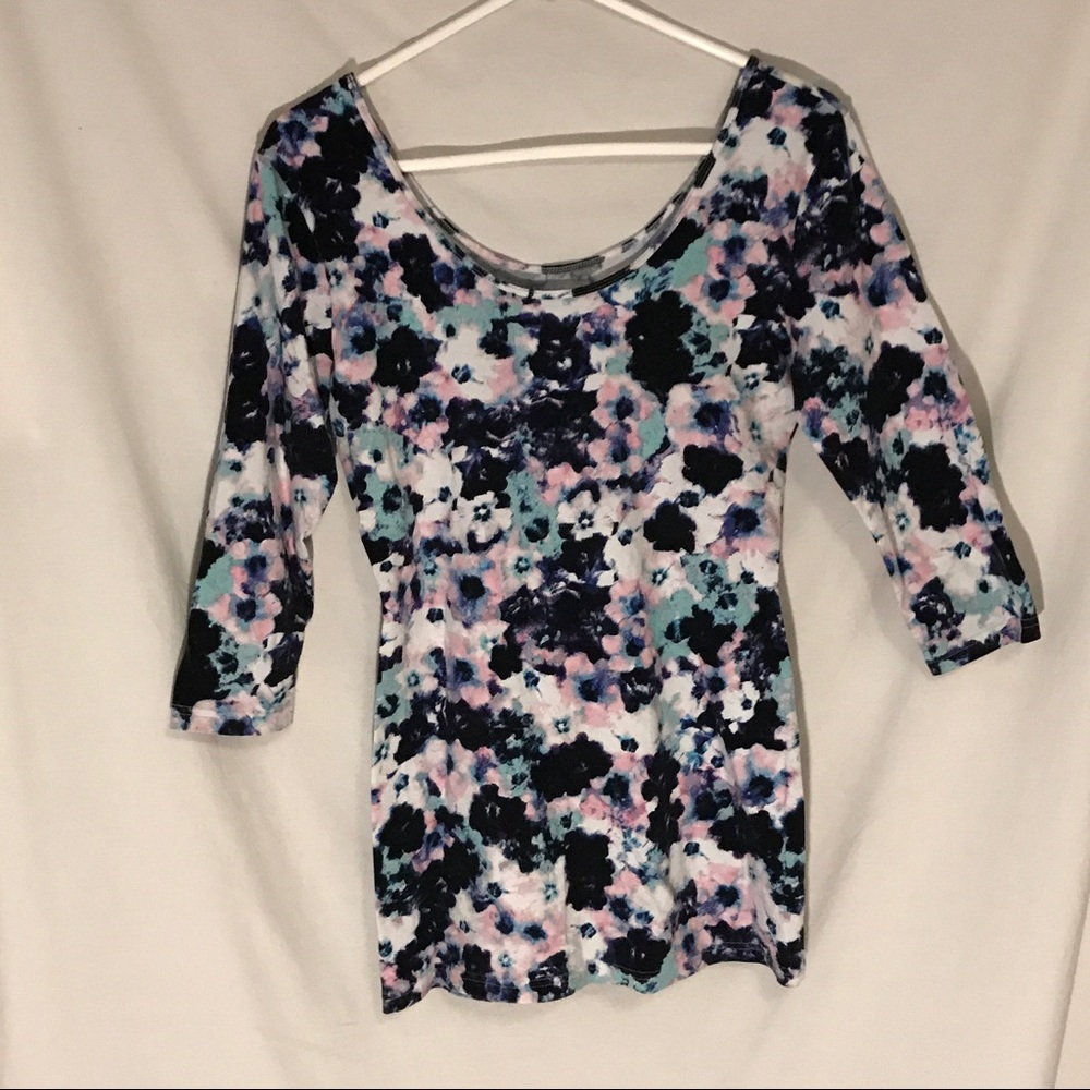 Decree 3/4 sleeve shirt.