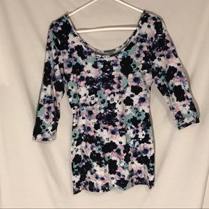 Decree 3/4 sleeve shirt.