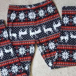 Buttery Soft Reindeer & Snowflake Leggings