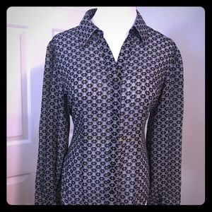 Foxcroft fitted long sleeve blouse size 6