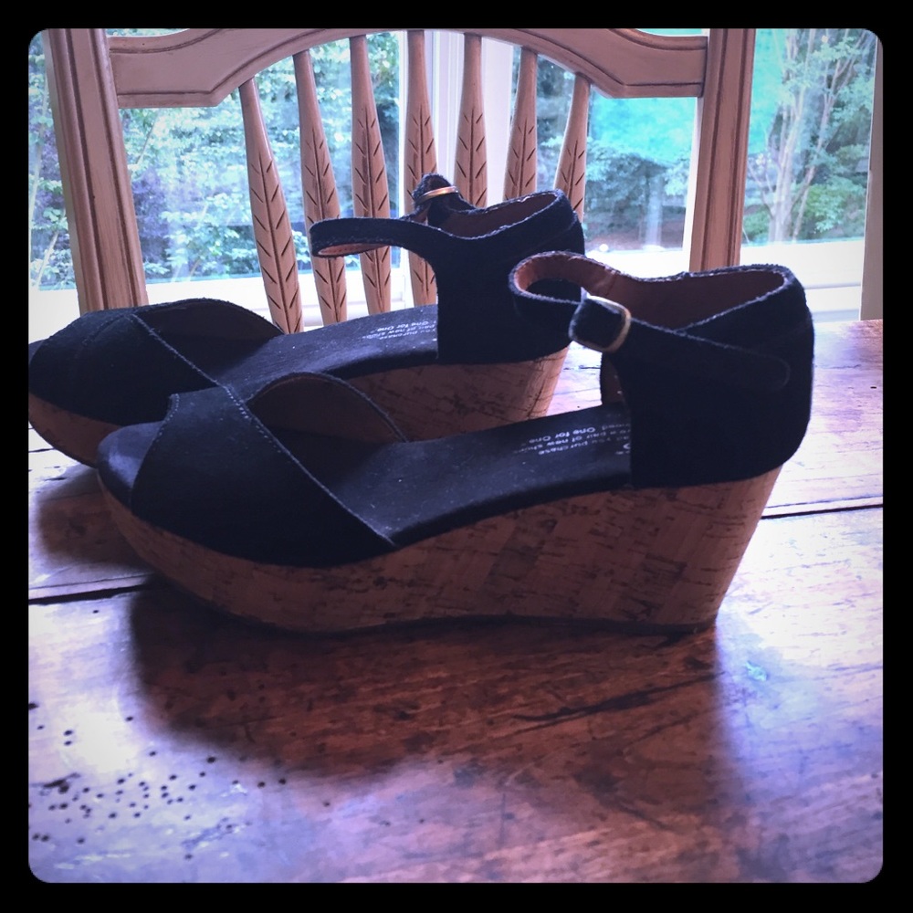 Toms black wedges size 5