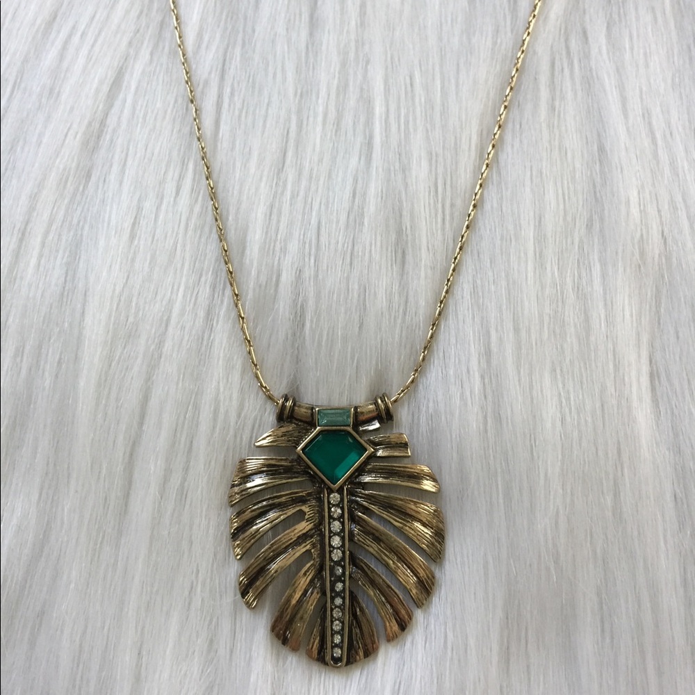 Beautiful Leaf necklace - Picture 4 of 5