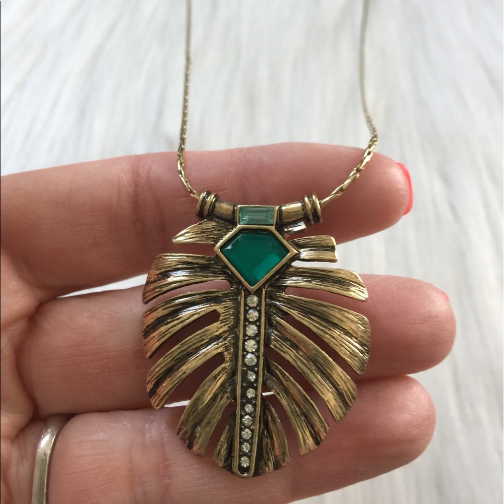 Beautiful Leaf necklace - Picture 5 of 5