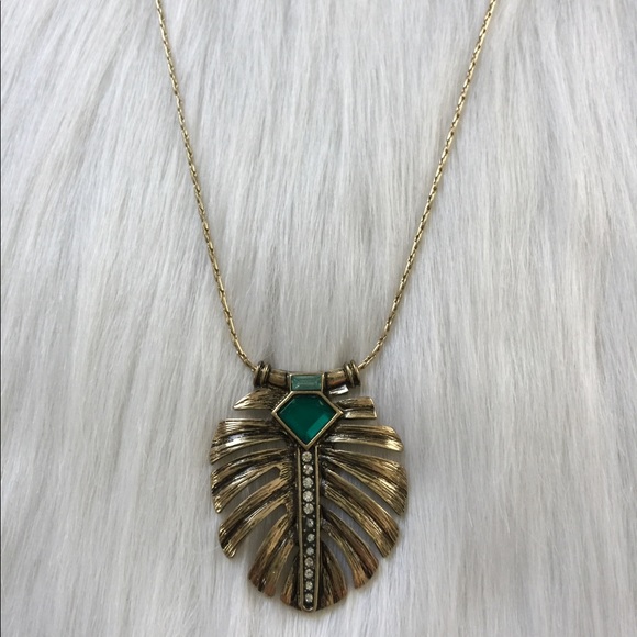 Beautiful Leaf necklace - Picture 4 of 5