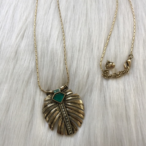 Beautiful Leaf necklace - Picture 3 of 5