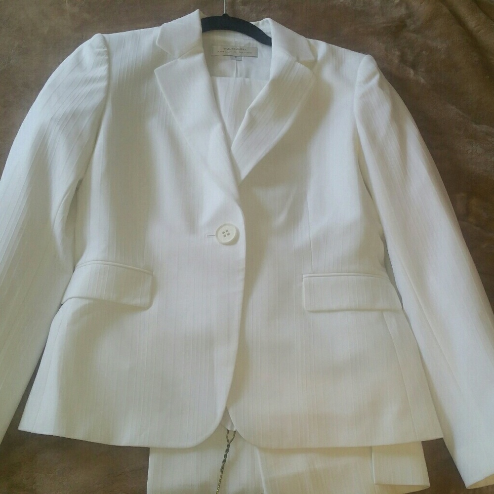 Tahari Pant Suit Size 6