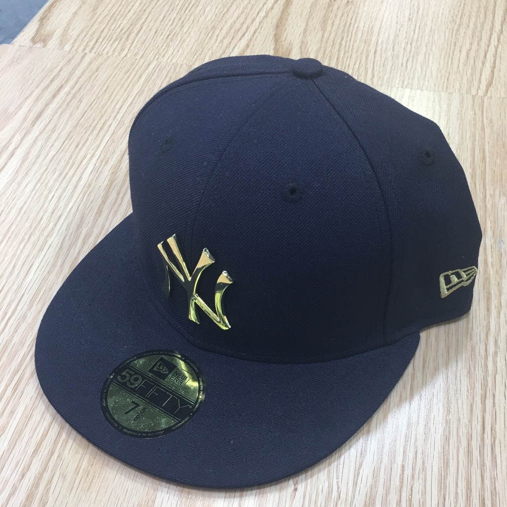 New York Yankees hat with gold logo