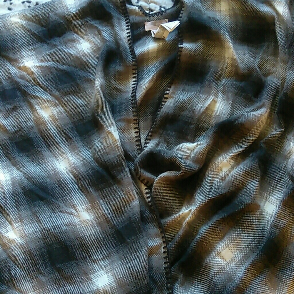Flannel Wrap w/Fringe