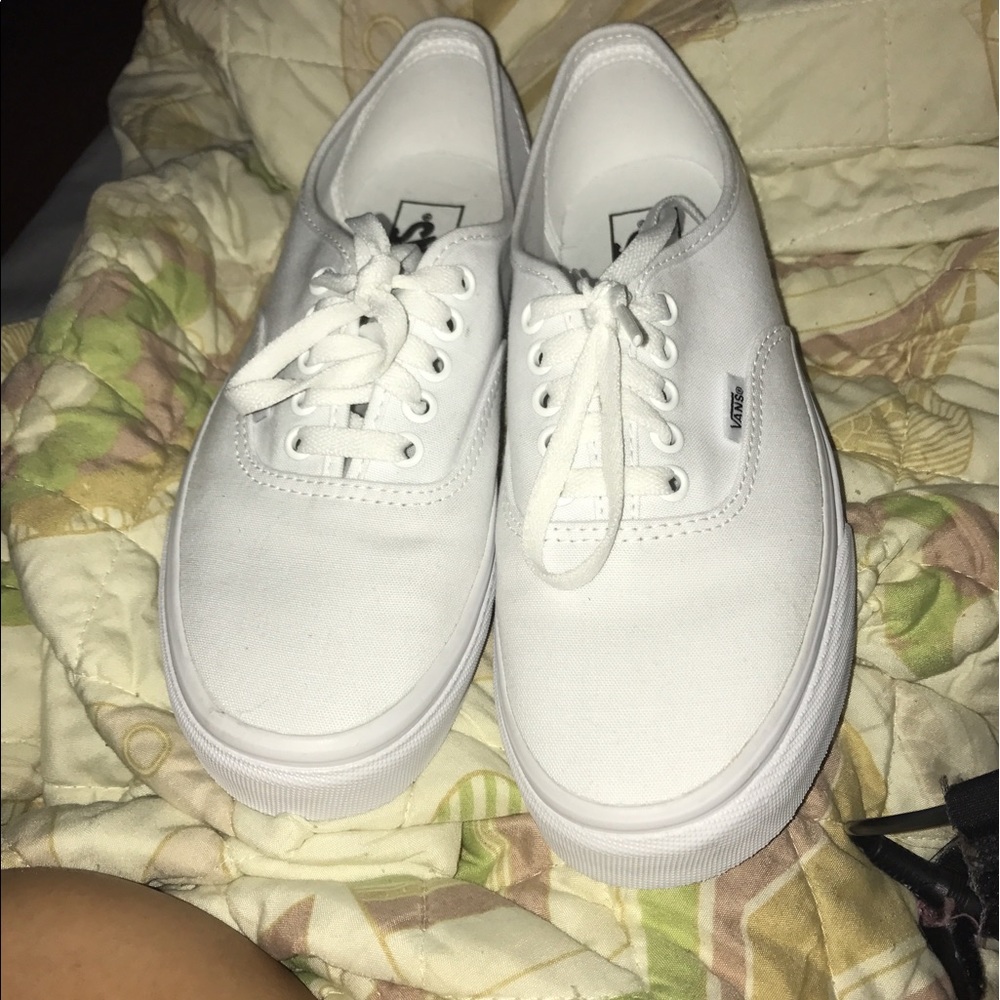 White Vans 7.0 men 8.5 women. Brand new! No box