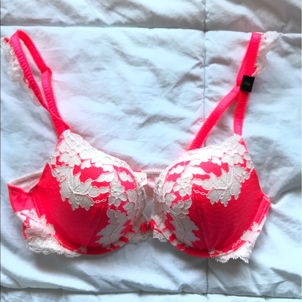 (NWT) VICTORIA'S SECRET - Push up bra