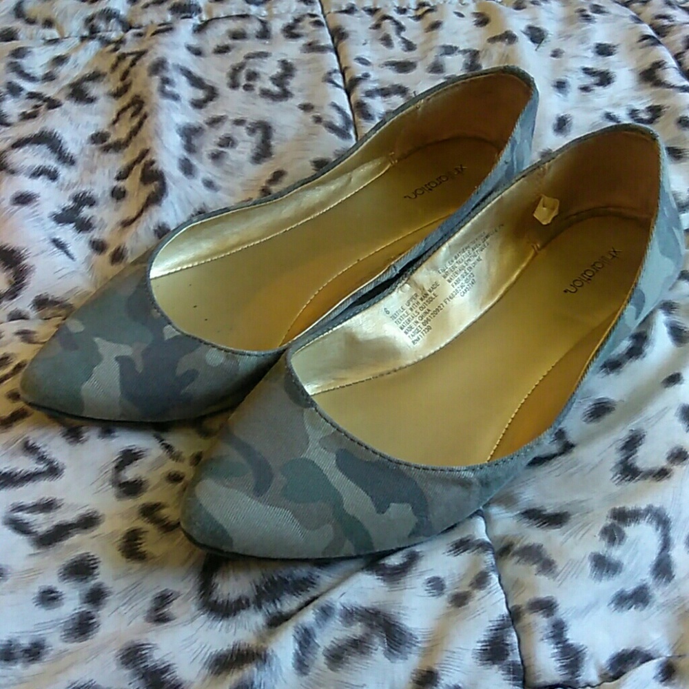 Army Pattern Flats with Gold Detail on back