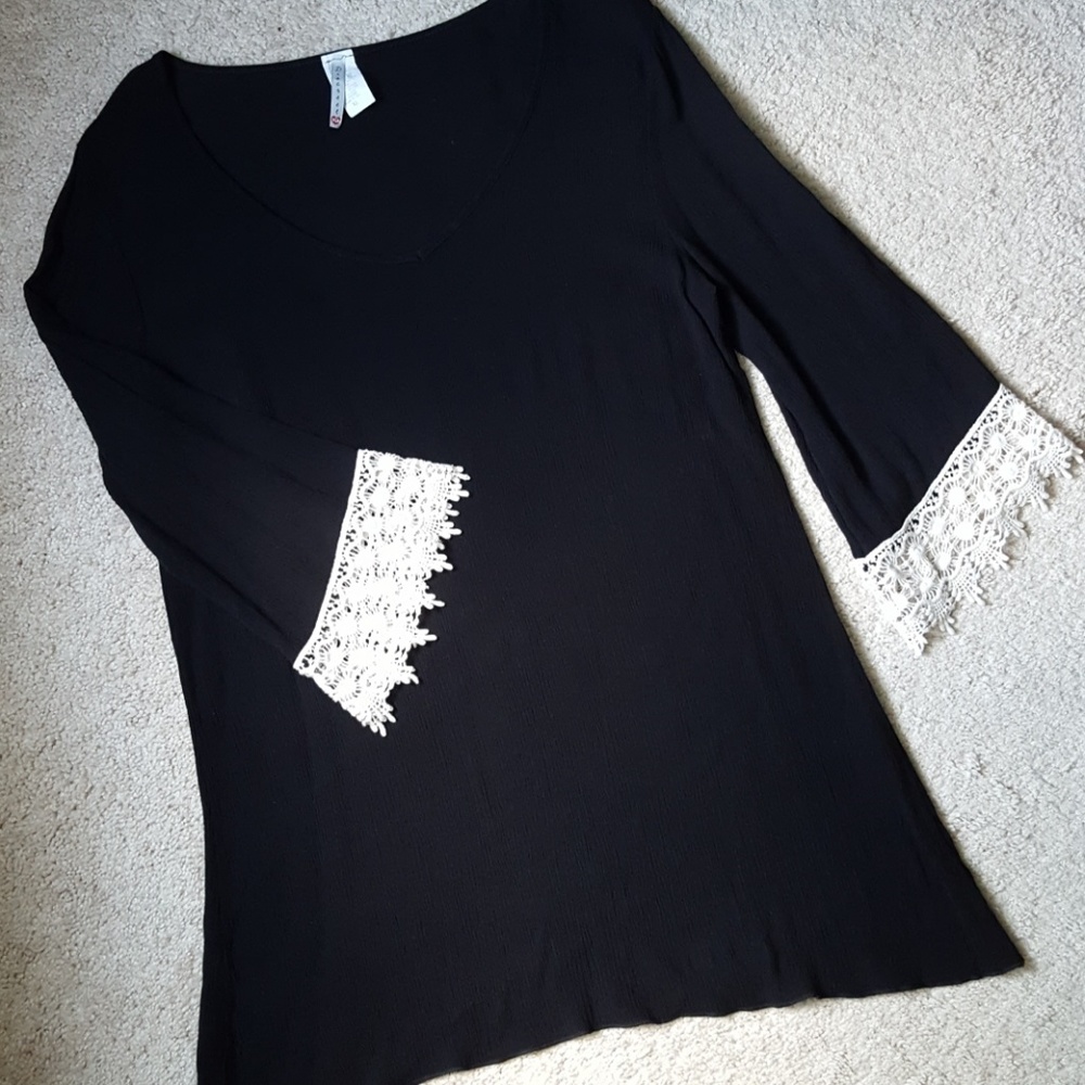 Beautiful Black Tunic w/Lace Detail Bell Sleeves