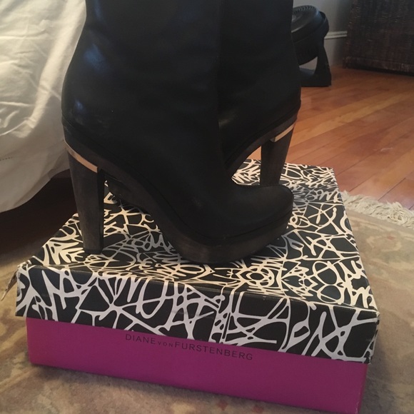 DVF HIGH BLACK BOOTIE SILVER ACCENT - Picture 1 of 4