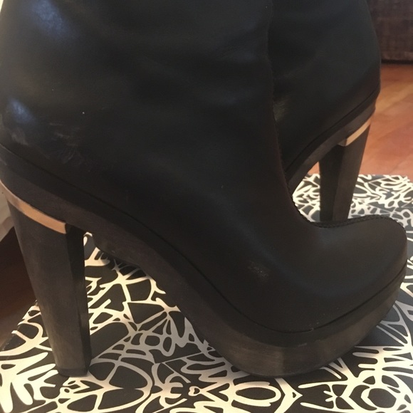 DVF HIGH BLACK BOOTIE SILVER ACCENT - Picture 3 of 4