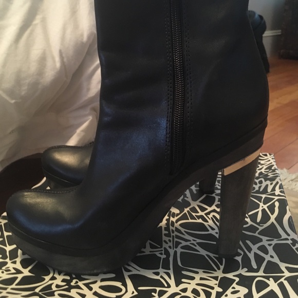 DVF HIGH BLACK BOOTIE SILVER ACCENT - Picture 4 of 4