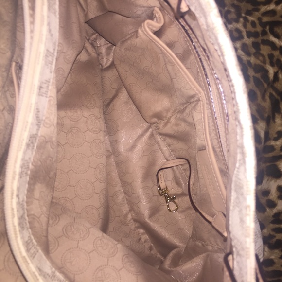 Authentic Mk bag - Picture 5 of 8