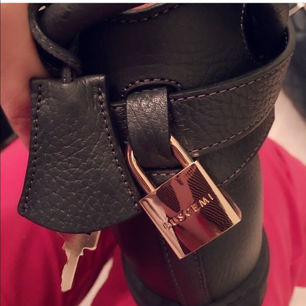 💯💯💯💯💯% Authentic Buscemi - Picture 4 of 6