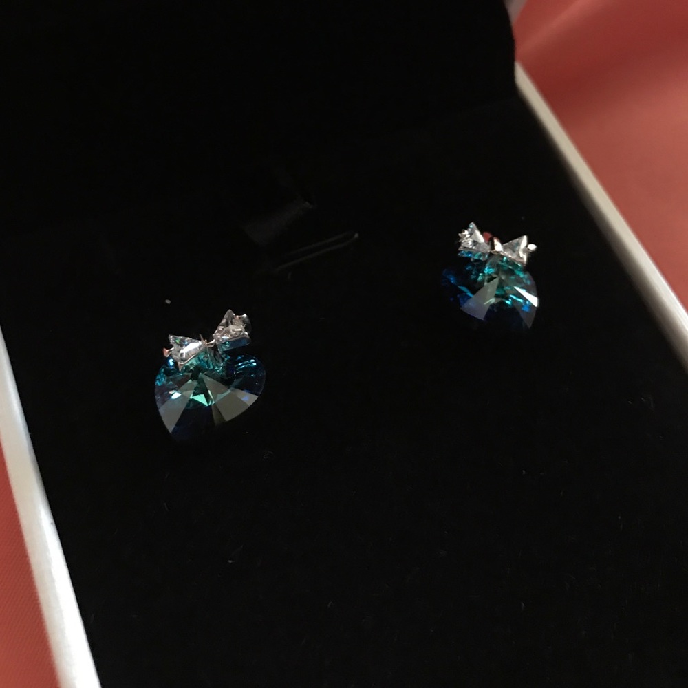 🌷GENUINE SWAROVSKI CRYSTAL HEART EARRINGS🌷