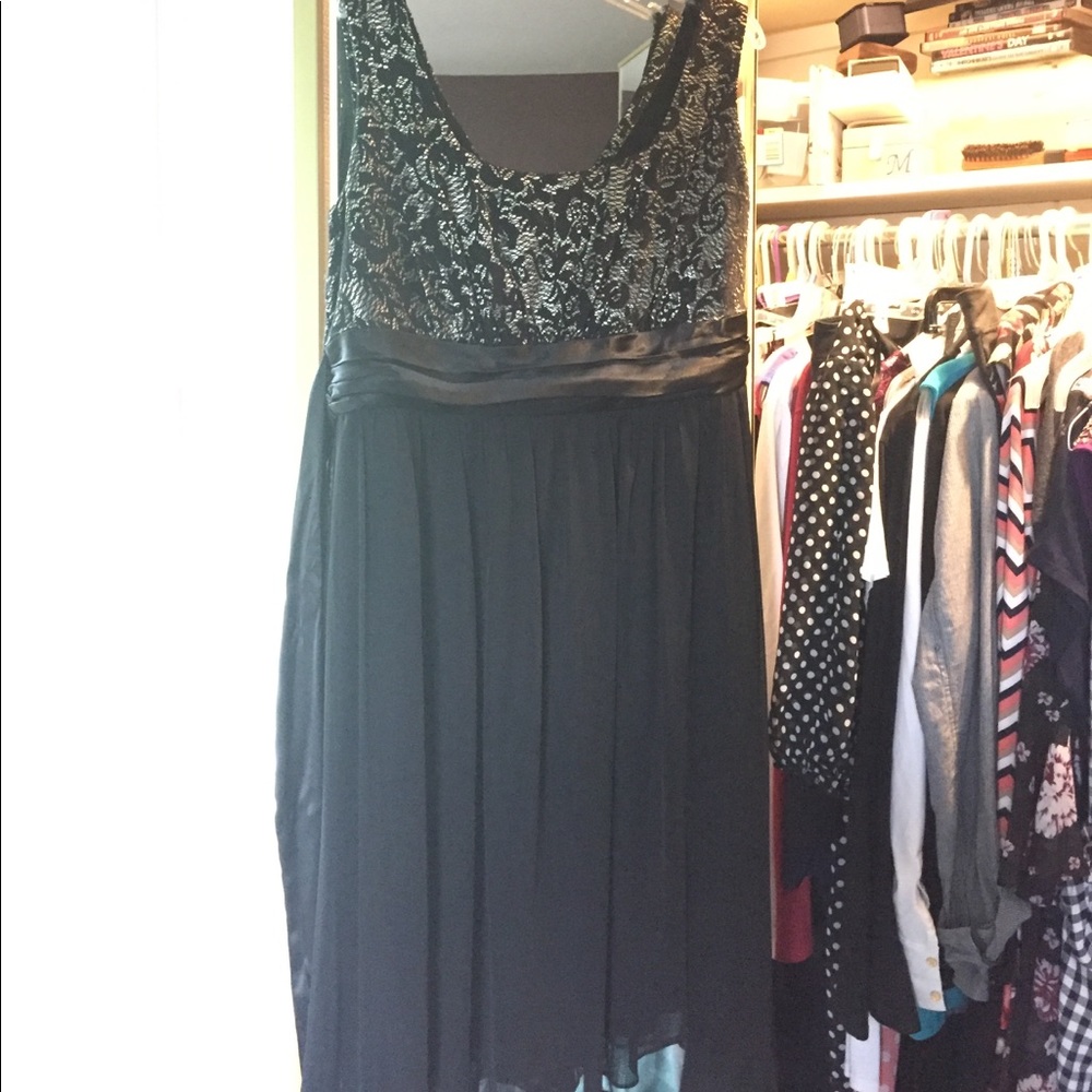 Sleeveless formal dress