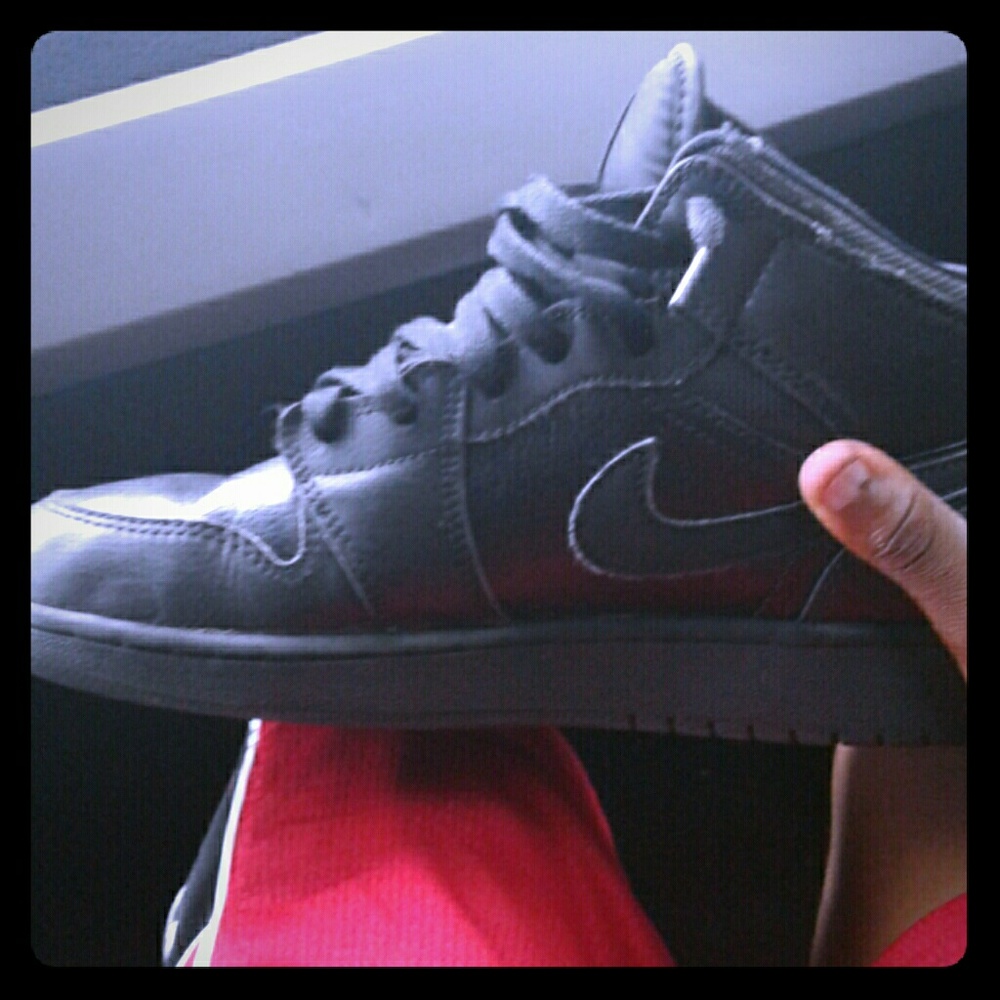 Jordan retro 1 mid