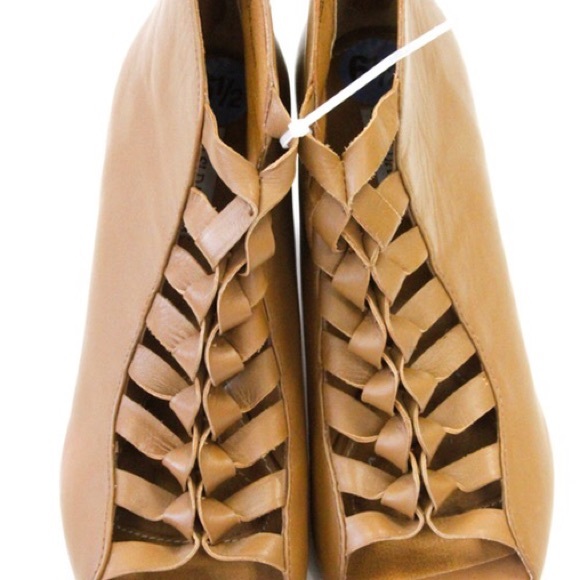 ANTHROPOLOGIE KELSI DAGGER BNWT wedge booties - Picture 2 of 5