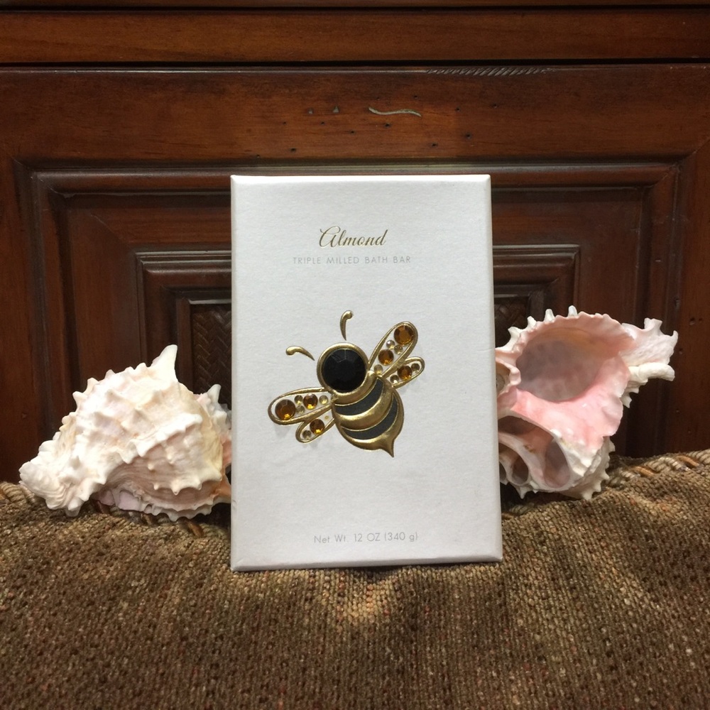 💯ALMOND BIG BAR💯 LIMITED EDITION COLLECTION SUPER BIG TRIPLE MILLED BATH BAR .