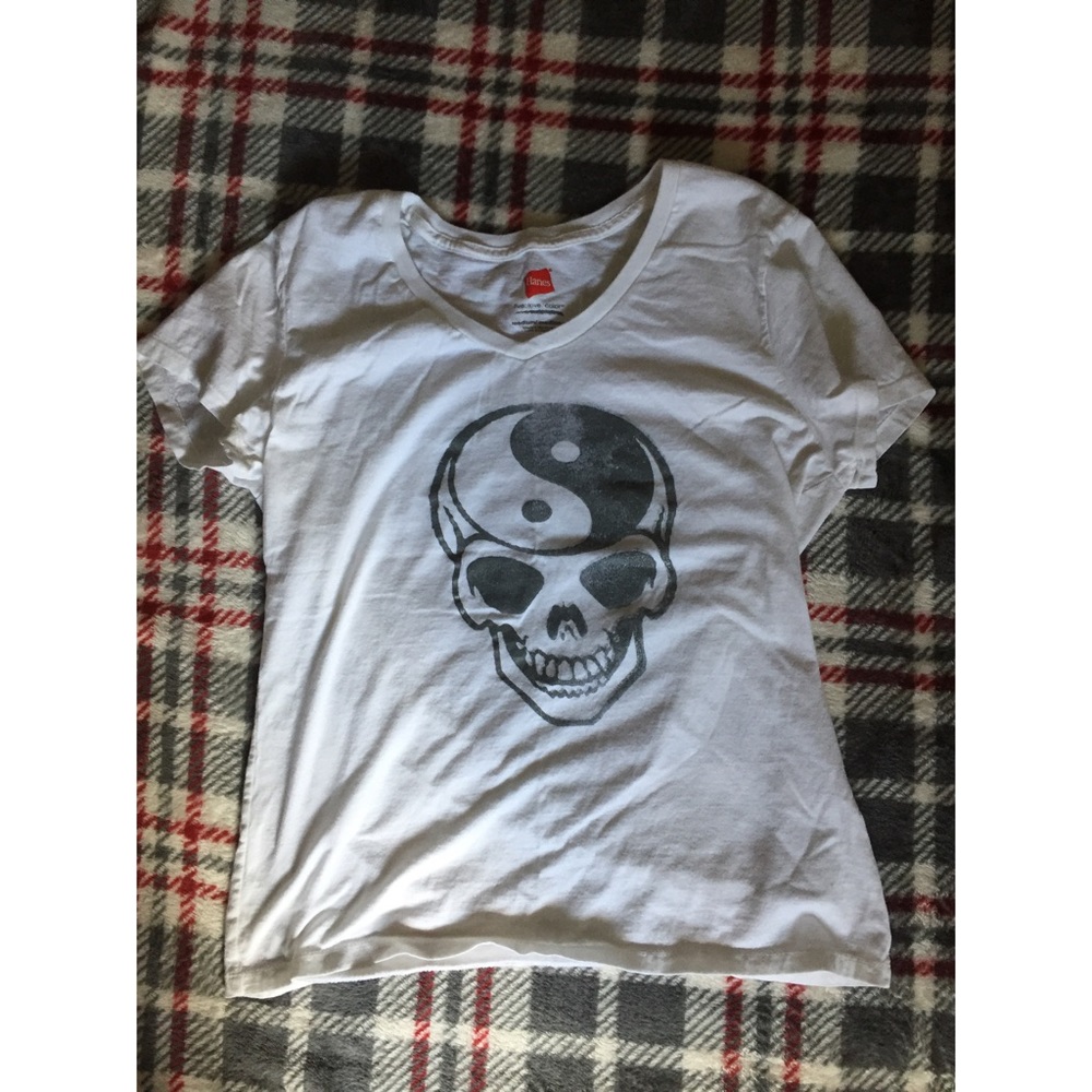 graphic tee.
