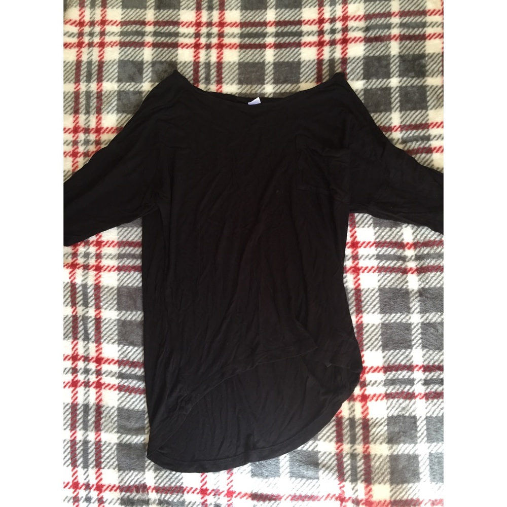Black tee.