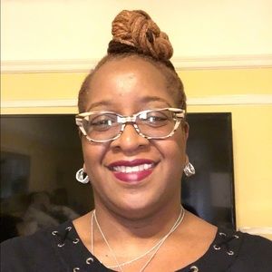 Meet your Posher, Denise