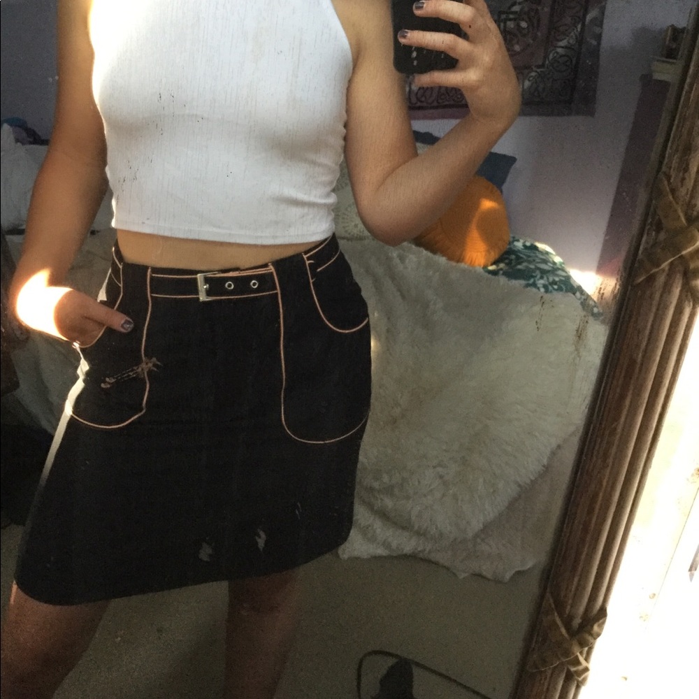 Izod Black Skort