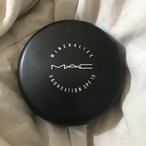 Mac make up nw15 mineralize foundation