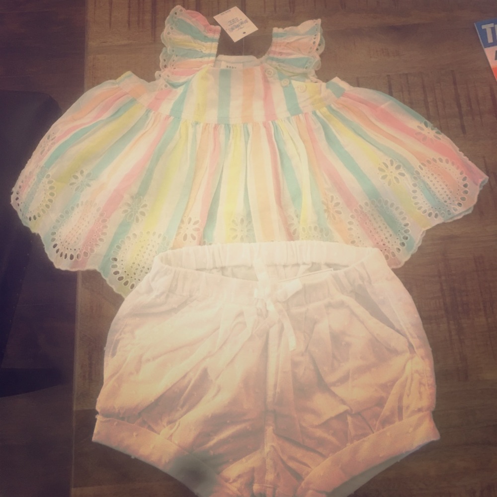 Brand new top and bottoms combo. Still w/ tags