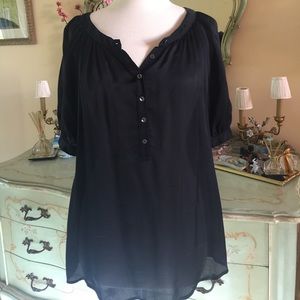 Silk top. Mother of pearl buttons