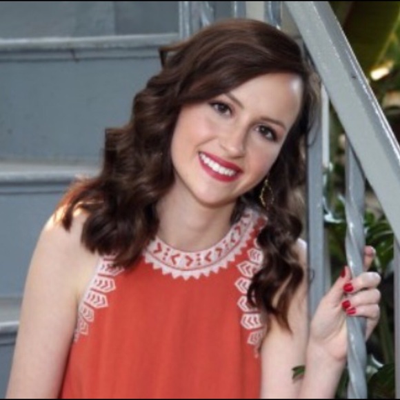 Meet your Posher, Rachael - Picture 2 of 2