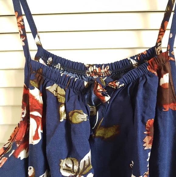 ☆☆☆SOLD☆☆☆Red Floral Romper - Picture 2 of 4