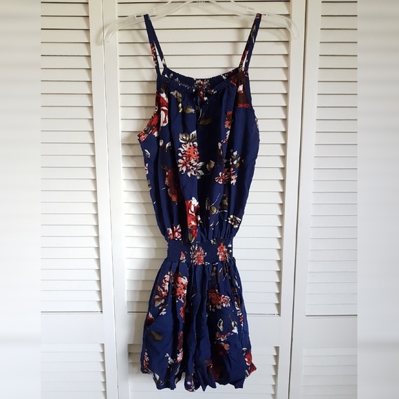 ☆☆☆SOLD☆☆☆Red Floral Romper - Picture 4 of 4