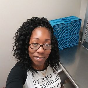 Meet your Posher, Deneatra