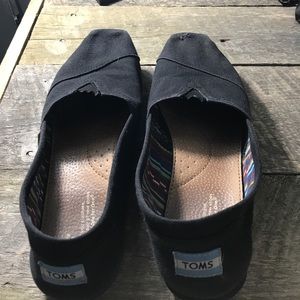 Black TOMS