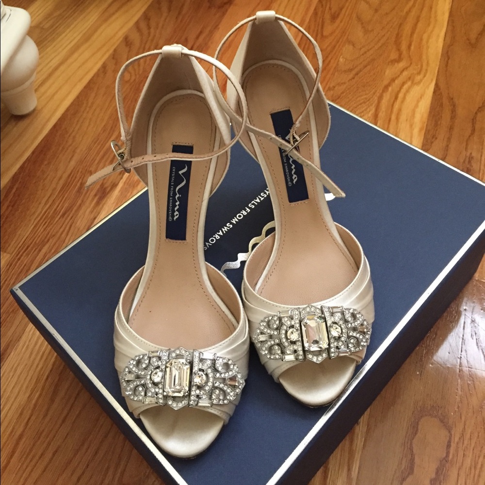 Nina white formal sandals size 5