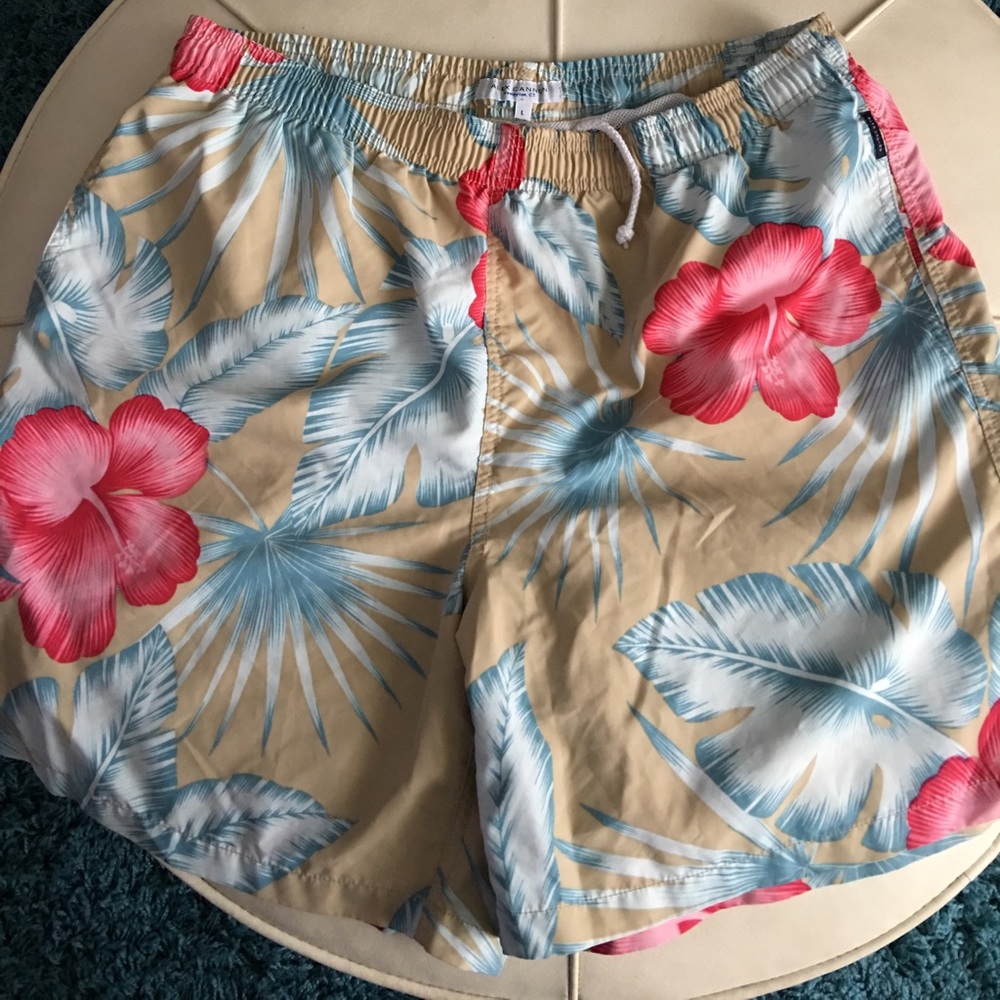 Men's swim trunk