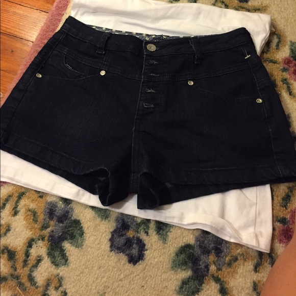 Almost Famous Pants - Jean Shorts. Sz9
