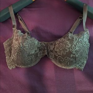 NWOT. Brown lace G&O bra. 36DD