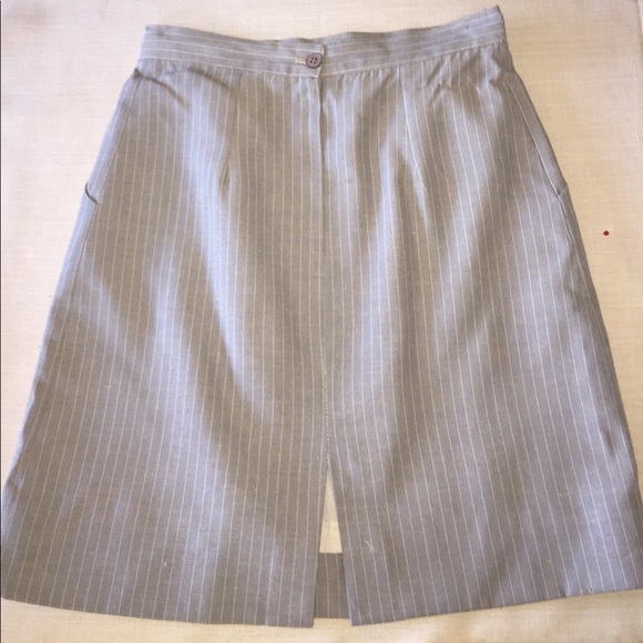 Gray vintage skirt for sale - Picture 2 of 2