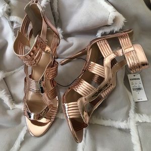 TRADED🔥NWT Express Rose Gold Metallic Heels🔥