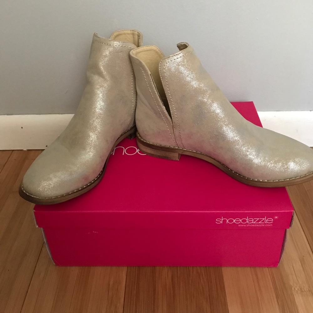 Jazlynn cream color shoe boots.